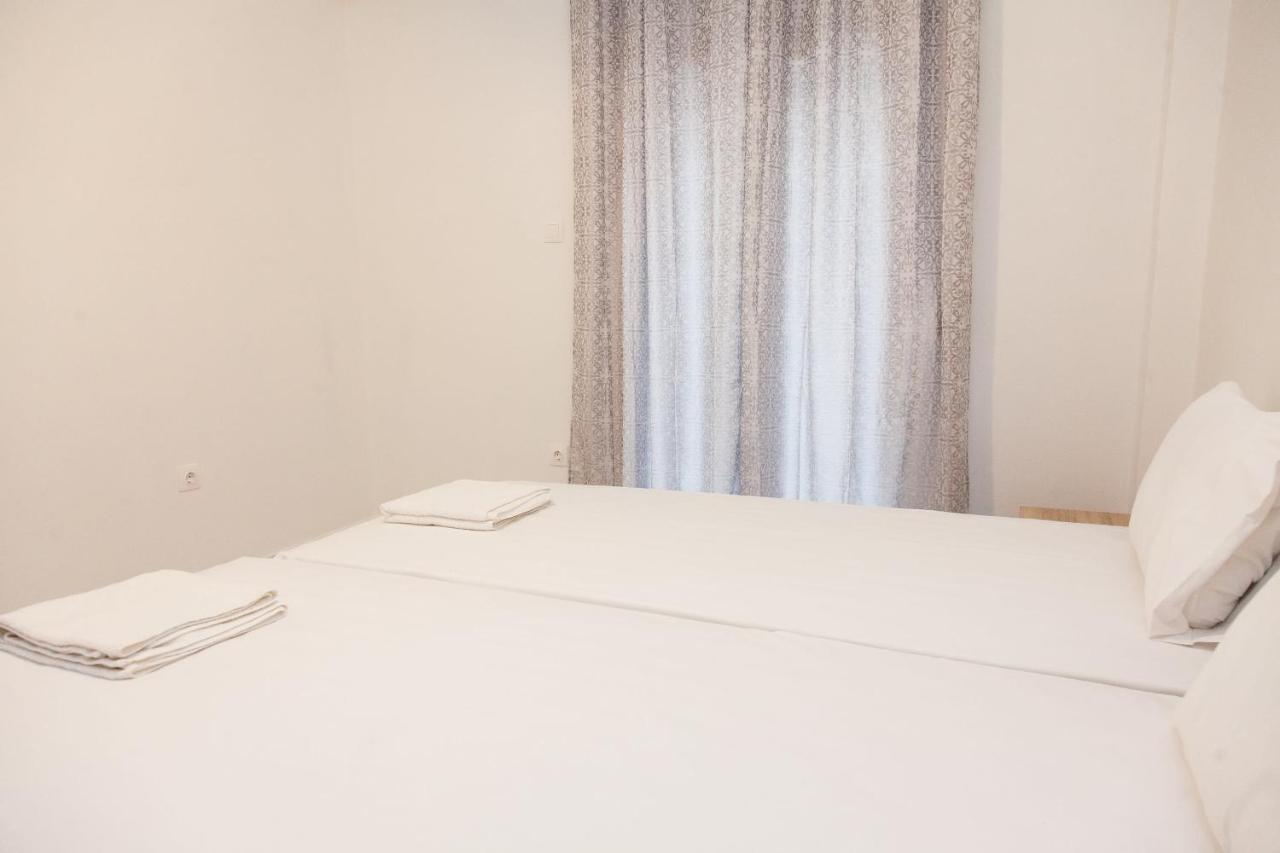 Modern 3-Bedroom Apartment Next To Koridallos Square ピレウス エクステリア 写真