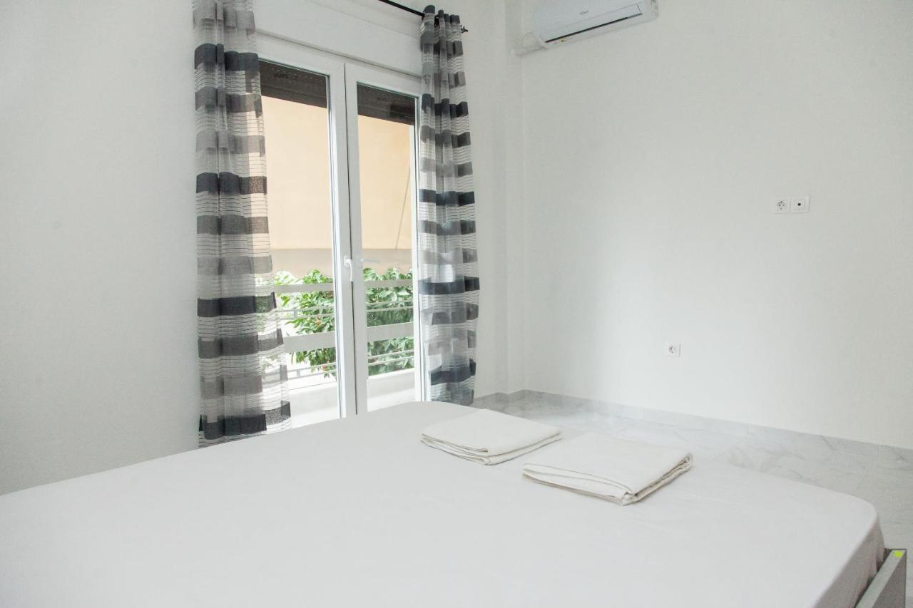 Modern 3-Bedroom Apartment Next To Koridallos Square ピレウス エクステリア 写真